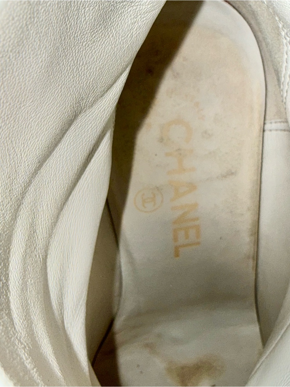 CHANEL WHITE LAMBSKIN ANKLE BOOTS WITH BLACK CAP TOES - Picture 11 of 15